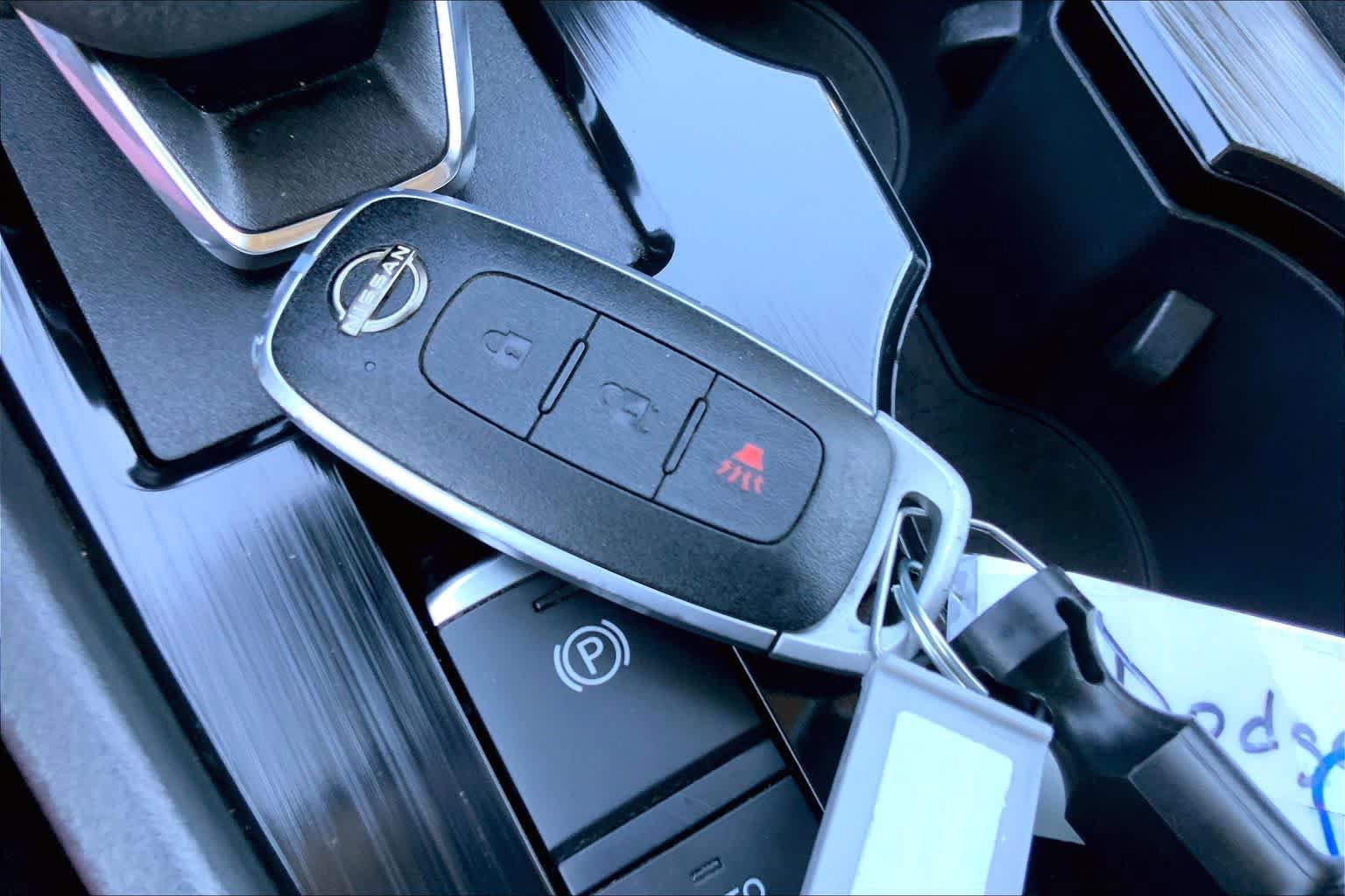 Used 2024 Nissan Rogue S AWD/4WD image 15