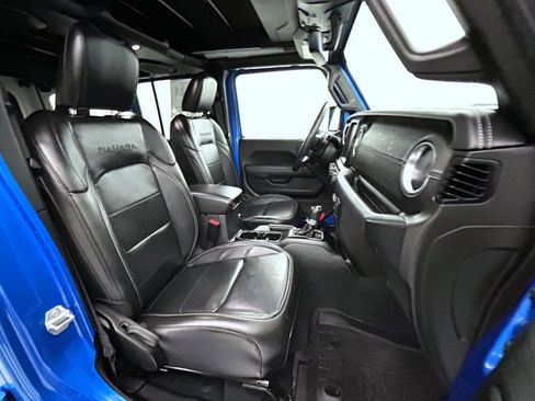 Certified 2022 Jeep Wrangler Unlimited Sahara w/ Cold Weather Group image 15