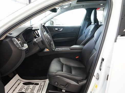 Used 2023 Volvo XC60 B5 Core image 29