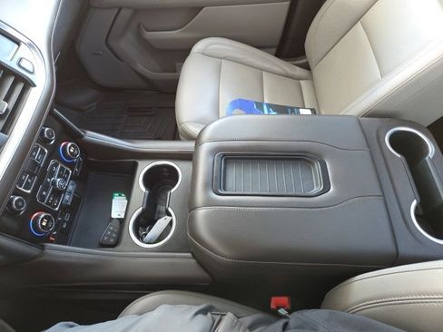 Used 2021 Chevrolet Suburban Z71 w/ Z71 Signature Package image 66