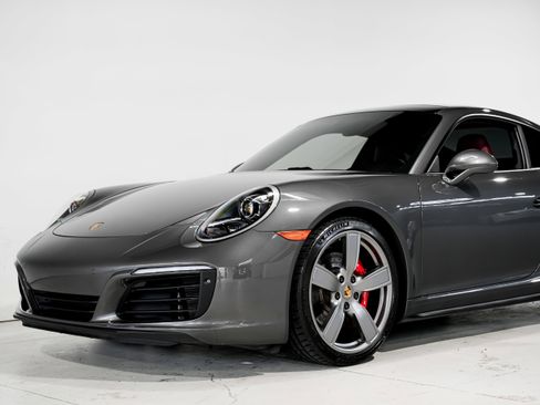 Used 2019 Porsche 911 Carrera 4S image 34