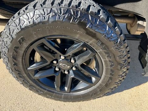 Used 2020 Chevrolet Silverado 1500 LT Trail Boss image 11