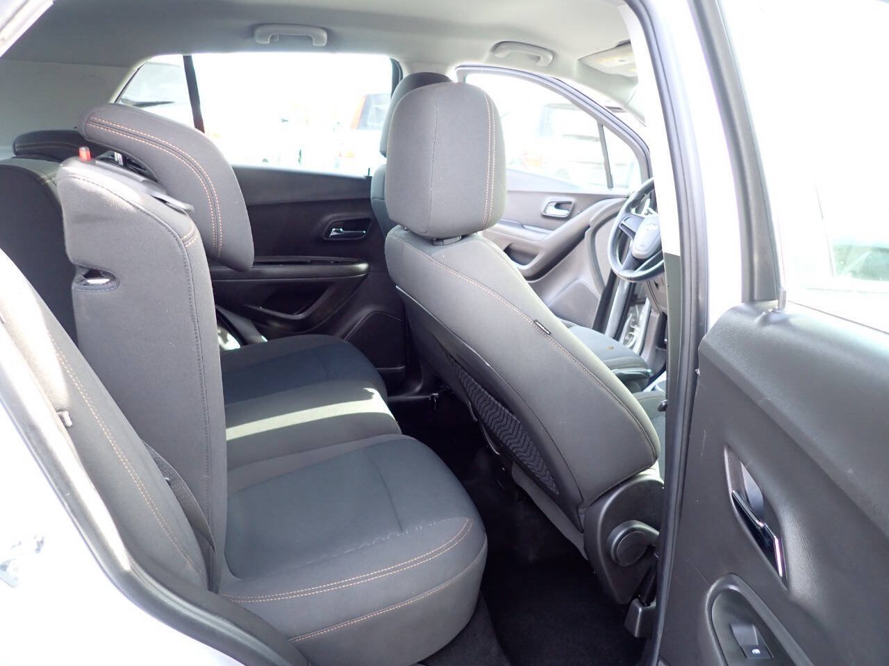 Used 2018 Chevrolet Trax LS FWD image 11