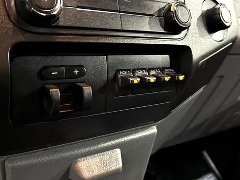 Used 2016 Ford F550 2WD Crew Cab Super Duty image 25