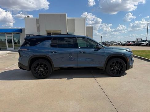 Used 2024 Chevrolet Traverse RS AWD/4WD image 2