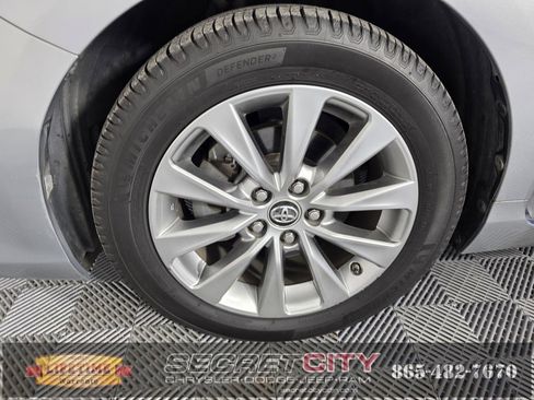 Used 2016 Toyota Camry XLE image 9