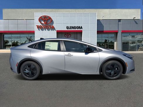New 2026 Toyota Prius LE FWD image 2