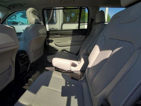 Used 2021 Jeep Grand Cherokee L Overland w/ Advanced Protech Group III image 5