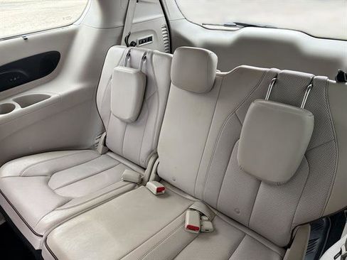 Used 2017 Chrysler Pacifica Limited w/ Advanced Safetytec Group image 47