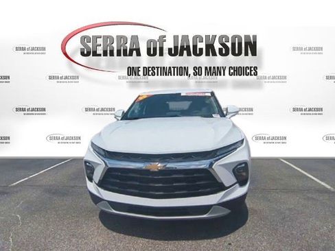 Used 2025 Chevrolet Blazer LT image 3