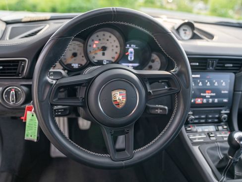 Certified 2018 Porsche 911 GT3 RWD image 15