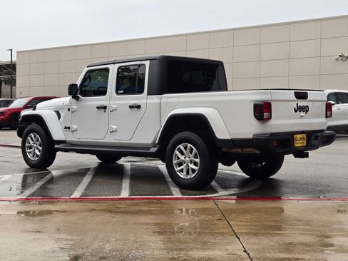 Used 2023 Jeep Gladiator Sport AWD/4WD image 5