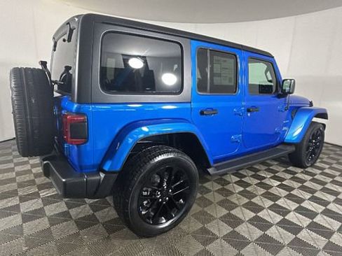 Used 2023 Jeep Wrangler Unlimited Sahara w/ Cold Weather Group AWD/4WD image 3