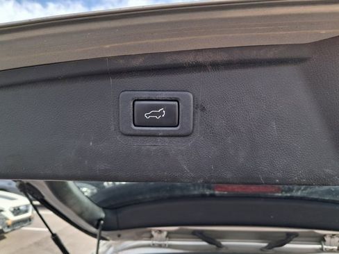 Used 2017 Subaru Outback 2.5i Premium image 13