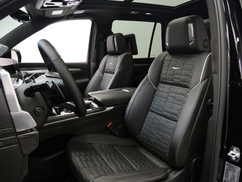 Used 2026 Cadillac Escalade V w/ LPO, ONYX Package AWD/4WD image 23