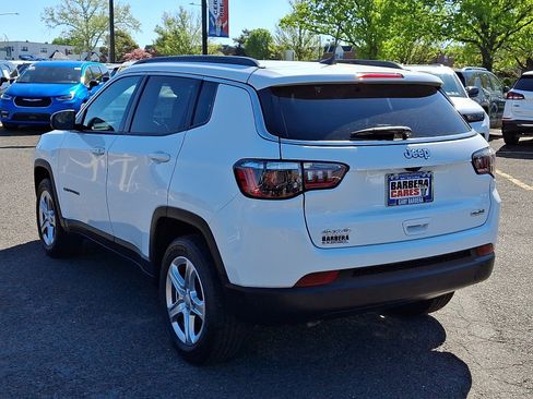 Used 2023 Jeep Compass Latitude w/ Sun and Sound Group AWD/4WD image 4