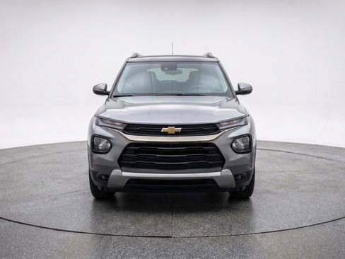Used 2025 Chevrolet TrailBlazer LT w/ Driver Confidence Package AWD/4WD image 2