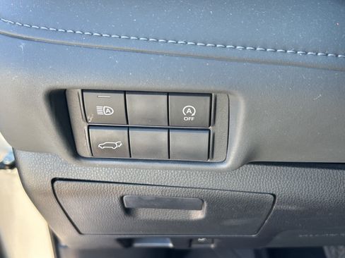 Used 2023 Toyota Highlander XLE FWD image 15