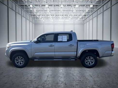 Used 2019 Toyota Tacoma SR5 RWD image 2