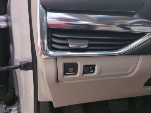 Used 2019 Cadillac XT4 Luxury image 13