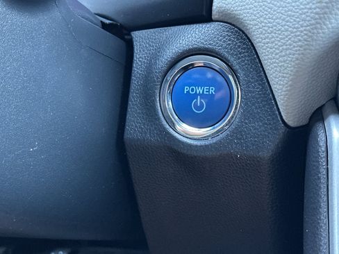 Certified 2020 Toyota RAV4 XLE w/ Convenience Package AWD/4WD image 22