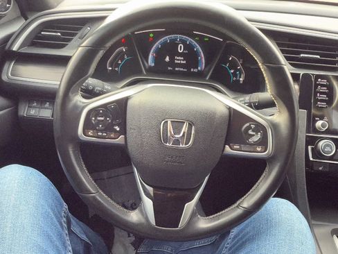 Used 2019 Honda Civic EX image 10