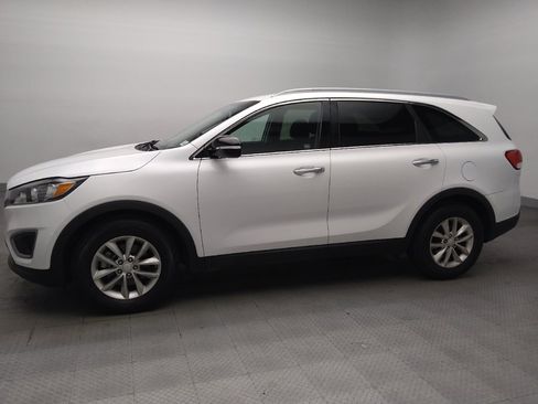 Used 2016 Kia Sorento LX FWD image 2