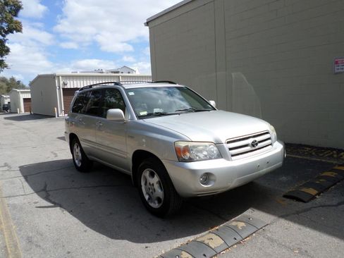Used 2004 Toyota Highlander Limited image 6