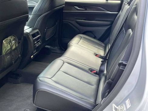 Used 2023 Jeep Grand Cherokee Limited RWD image 5