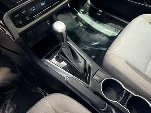 Used 2018 Toyota Corolla LE w/ LE Premium Package image 17