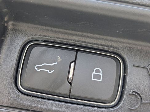 Used 2021 Ford Explorer Limited w/ Equipment Group 301A image 13