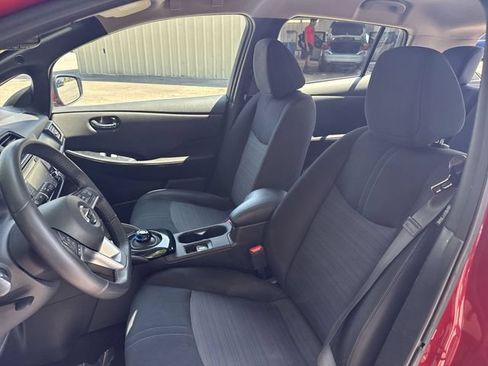 Used 2018 Nissan Leaf SV w/ SV Technology Package FWD image 14