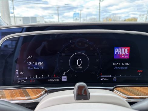 Used 2024 Cadillac Escalade Premium Luxury Platinum image 16