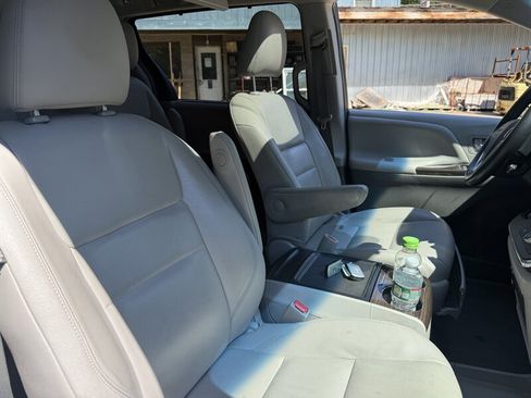 Used 2015 Toyota Sienna XLE Premium AWD/4WD image 29