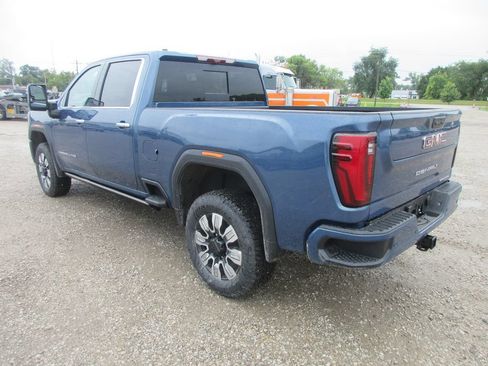 New 2026 GMC Sierra 2500 Denali w/ Denali Reserve Package AWD/4WD image 9