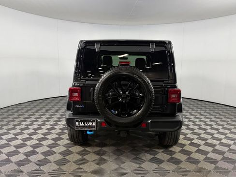 Used 2023 Jeep Wrangler Unlimited Sahara w/ Cold Weather Group AWD/4WD image 9