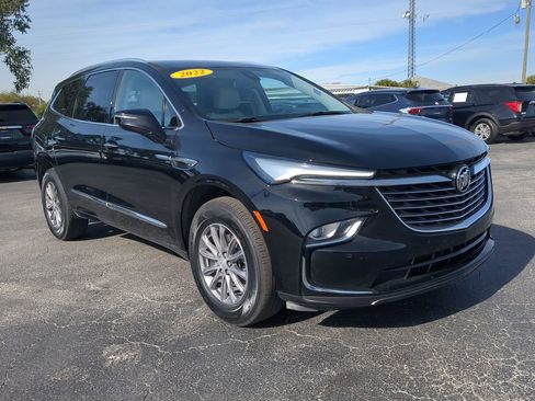 Used 2022 Buick Enclave Essence image 2