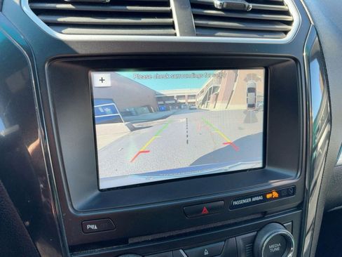 Used 2017 Ford Explorer XLT w/ Equipment Group 202A image 24