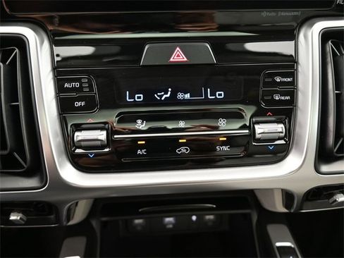Used 2023 Kia Sorento S w/ Panoramic Sunroof Package image 3