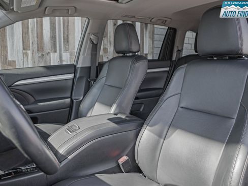 Used 2019 Toyota Highlander XLE AWD/4WD image 12