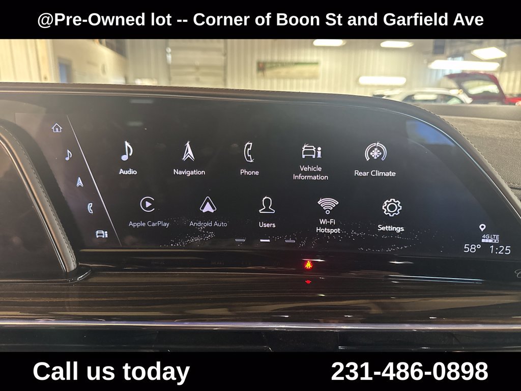 Used 2021 Cadillac Escalade Premium Luxury AWD/4WD image 23