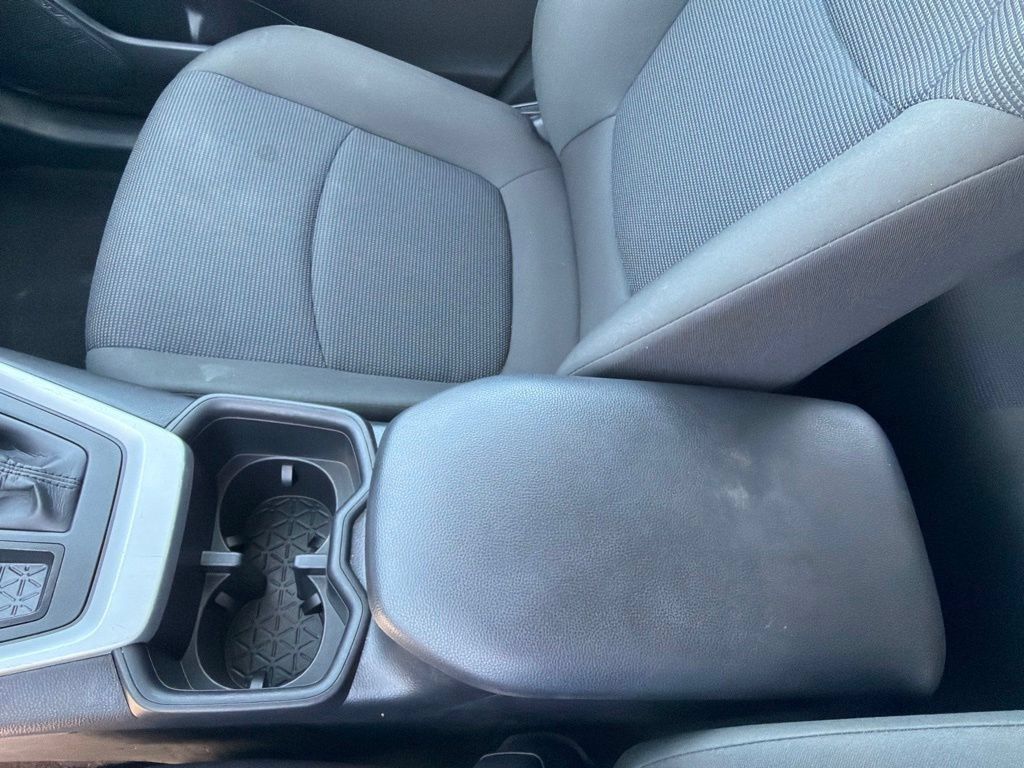 Used 2025 Toyota RAV4 LE AWD/4WD image 20