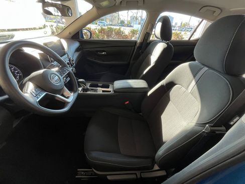Used 2025 Nissan Sentra SV image 24