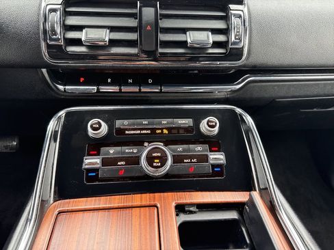 Used 2018 Lincoln Navigator Premiere image 23