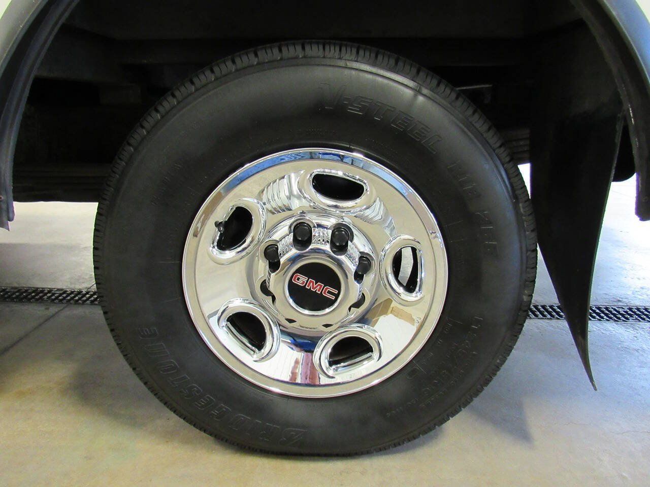 Used 2023 GMC Savana 3500 w/ Power Convenience Package RWD image 9