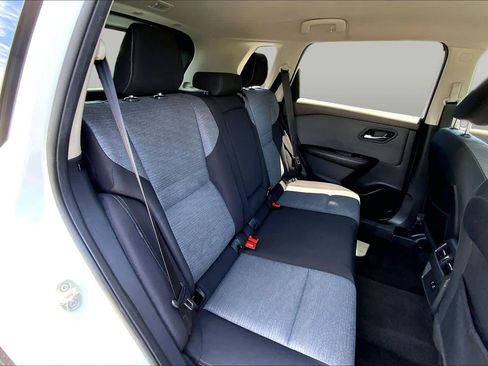 Used 2021 Nissan Rogue SV FWD image 19