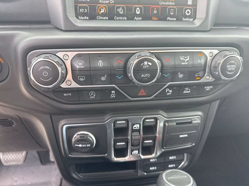 Used 2023 Jeep Gladiator Overland AWD/4WD image 11