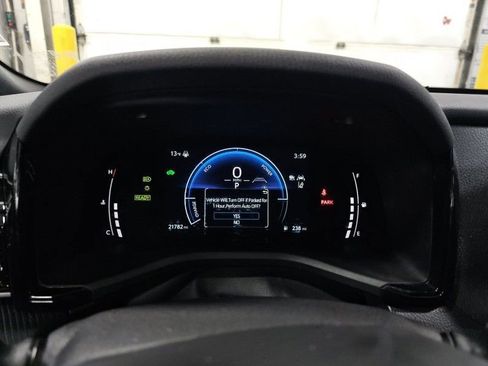 Used 2025 Toyota Camry SE image 5