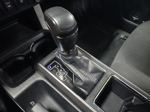 Used 2017 Toyota Tacoma TRD Sport AWD/4WD image 21
