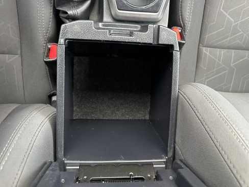 Used 2017 Toyota Tacoma TRD Off-Road image 10